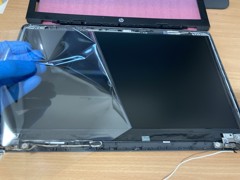 Výměna poškozeného displaye notebooku